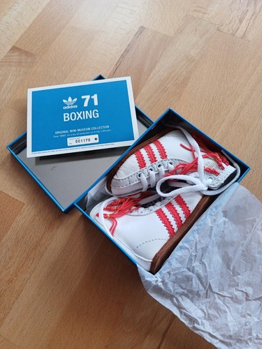 Adidas mini museum - mini,